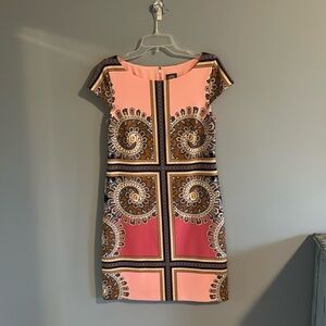 Vince Camuto size 6 pink geometric print sheath dress